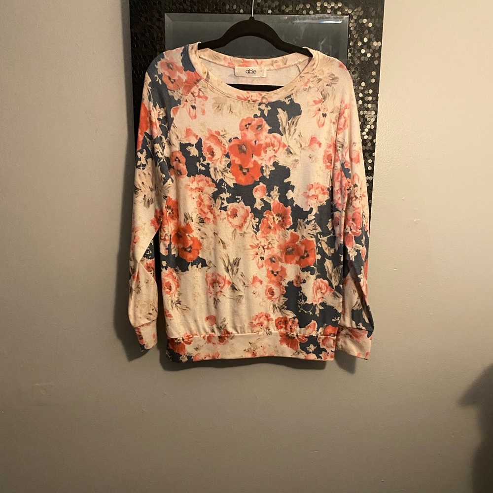Floral print pullover shirt